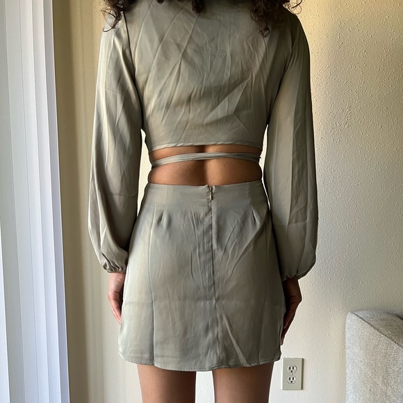 Green Two piece Set - Picture 3 of 3